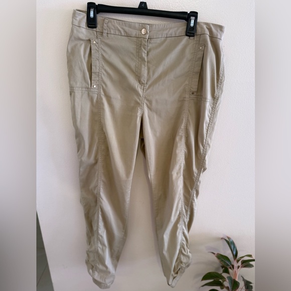 Chicos Women Pants 2 M Green Cropped Stretch Capri Elastic Waist Casual Straight - Picture 13 of 13